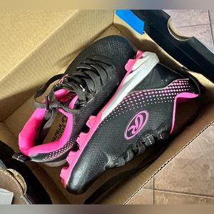BLACK & PINK  baseball shoes used very lightly & great condition.